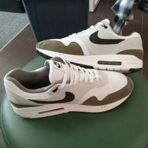 [FD9082-102] Mens Nike AIR MAX 1 white black medium olive